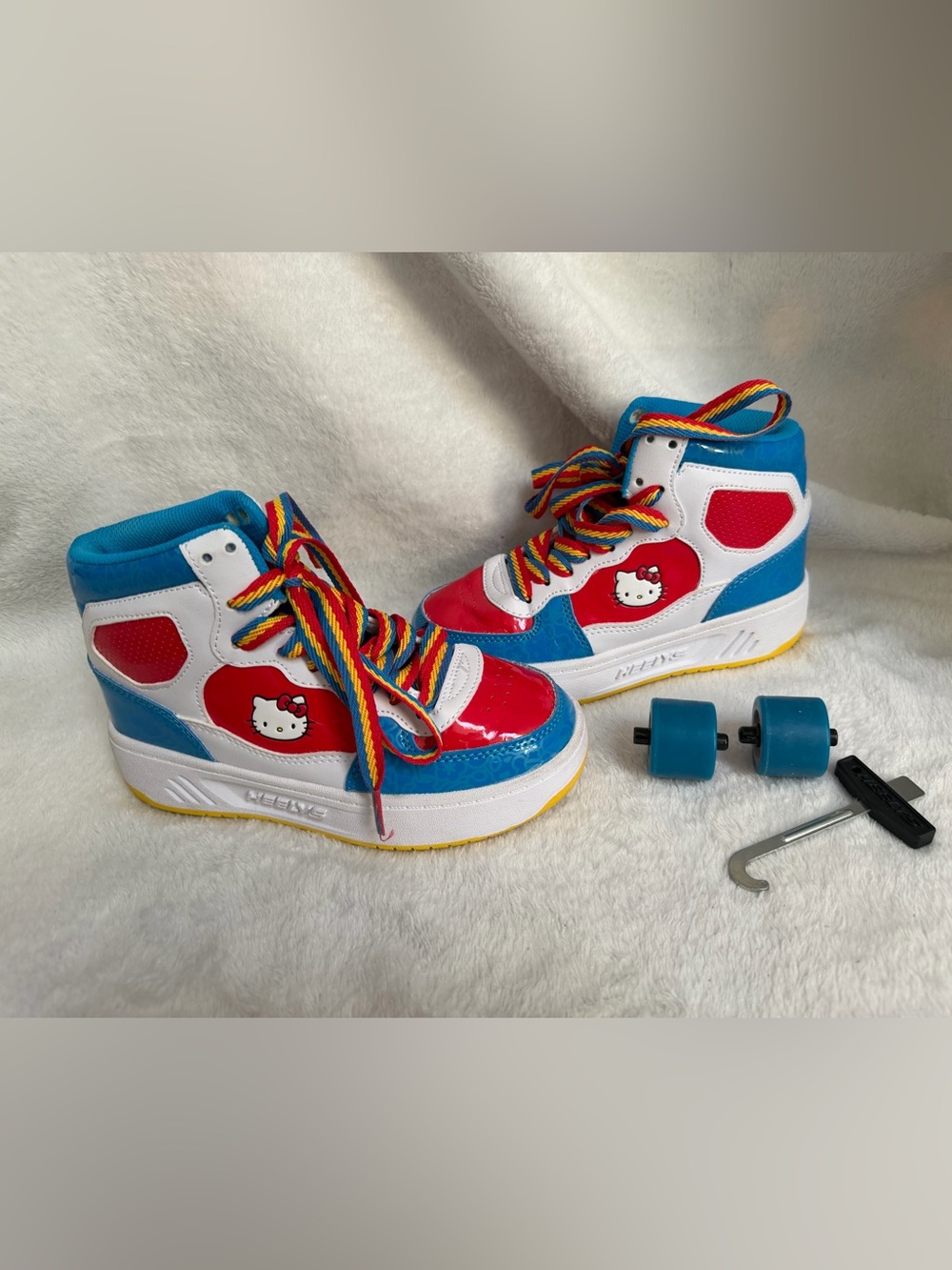 Hello Kitty x Heelys Reserve Roller Shoes Youth Size 1 Complete w/ Wheels & Tool
